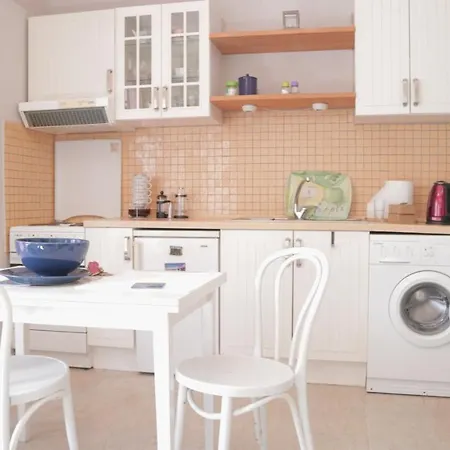 Apartment Chapter 5, Studio In The Centre Of